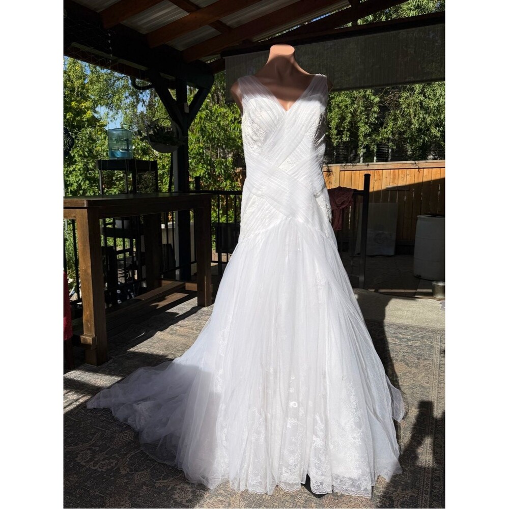 Eden Black Label By Davids Bridal Elegant White V-Neck Tulle Wedding Gown Sz 10
